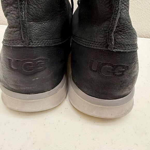 UGG Chukka Boots Mens Size 13 Freamon Black Sleek Design Leather Lace Up